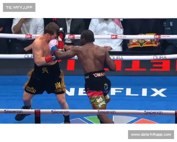 美国轻量级新秀阿卜杜拉·梅森保持全胜战绩，首夺世界拳王头衔