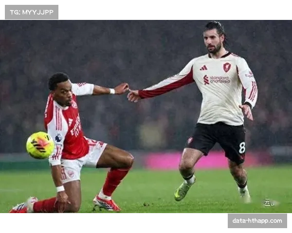 门将舍瓦利埃扑救登贝莱吊射，称其金球非浪得虚名