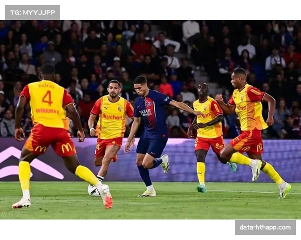 巴黎圣日耳曼暂登积分榜，朗斯紧随其后