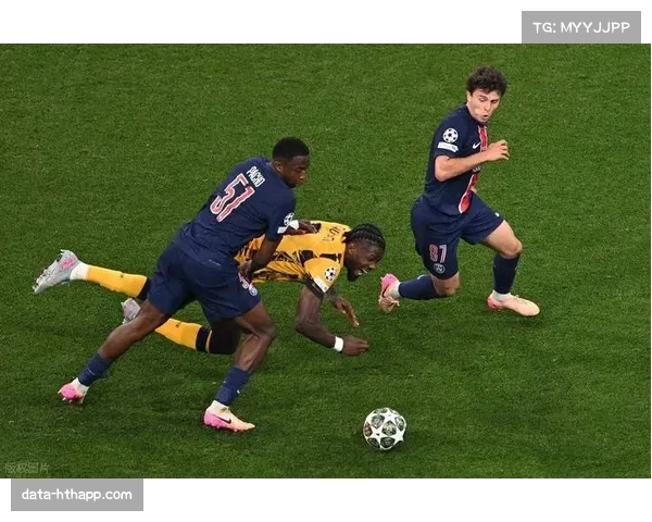 贡萨洛拉莫斯点球被扑，巴黎错失缩小比分差距机会